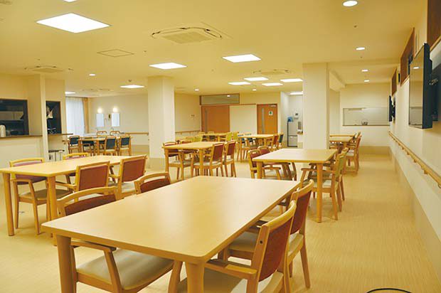 介護付き有料老人ホーム　寿寿 ー ことこと　食堂兼機能訓練室